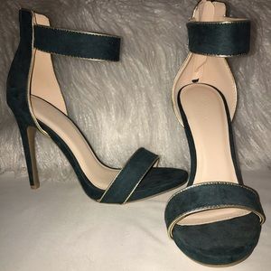 Teal Heel with Gold Outline